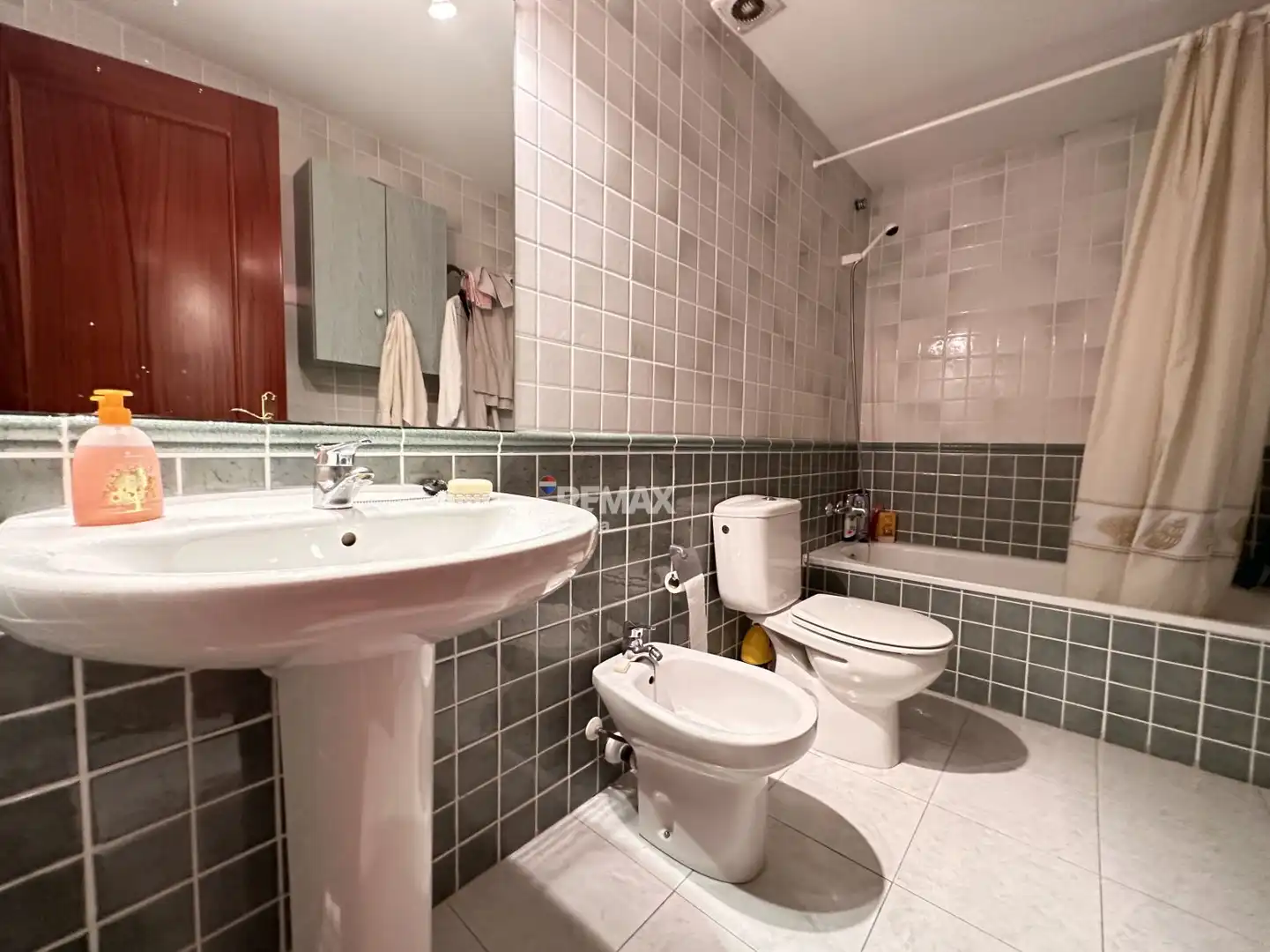 Badezimmer von Maisonette zum Verkauf in Figueres mit Klimaanlage, Heizung und Terrasse