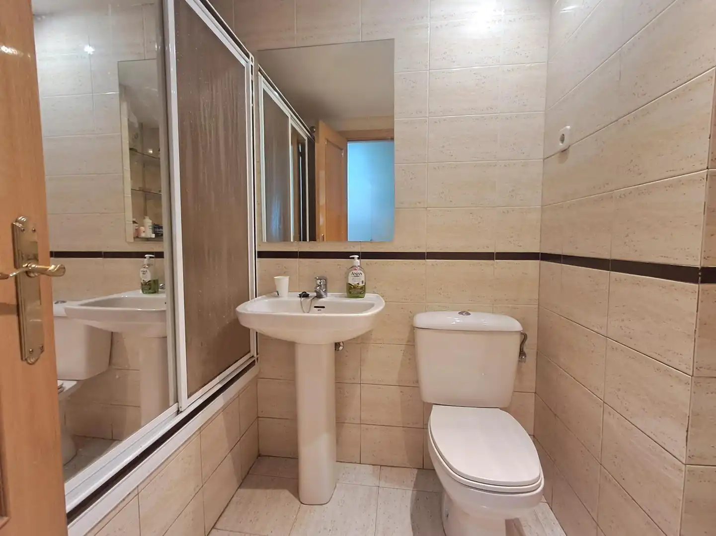 Baño de Piso en venta en Madrid con Aire acondicionado, Calefacción y Jardín privado