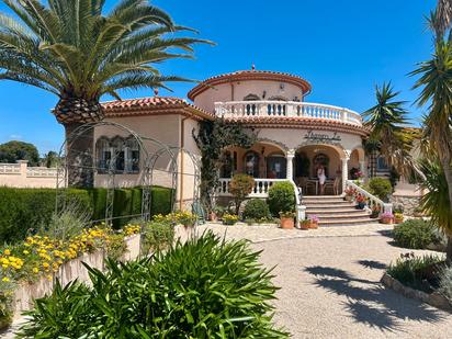 Vista exterior de Casa o xalet en venda en Mont-roig del Camp amb Aire condicionat, Calefacció i Jardí privat