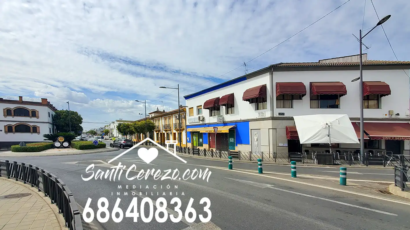 Local commercial à vendre à Avenida del Marqués de la Vega de Armijo 62, imagen 2