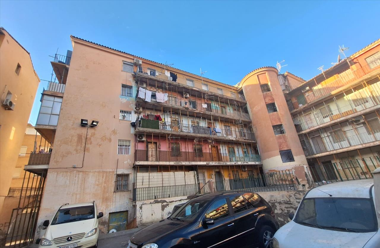 Vista exterior de Piso en venta en  Almería Capital