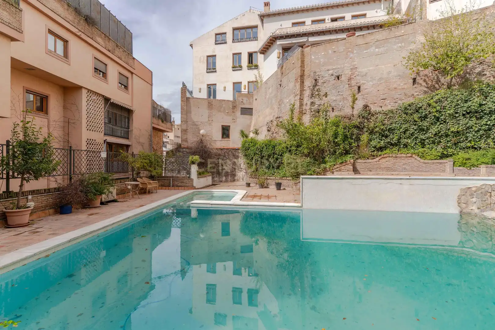 Piscina de Dúplex en venta en Granada con Aire acondicionado, Jardín privado y Trastero