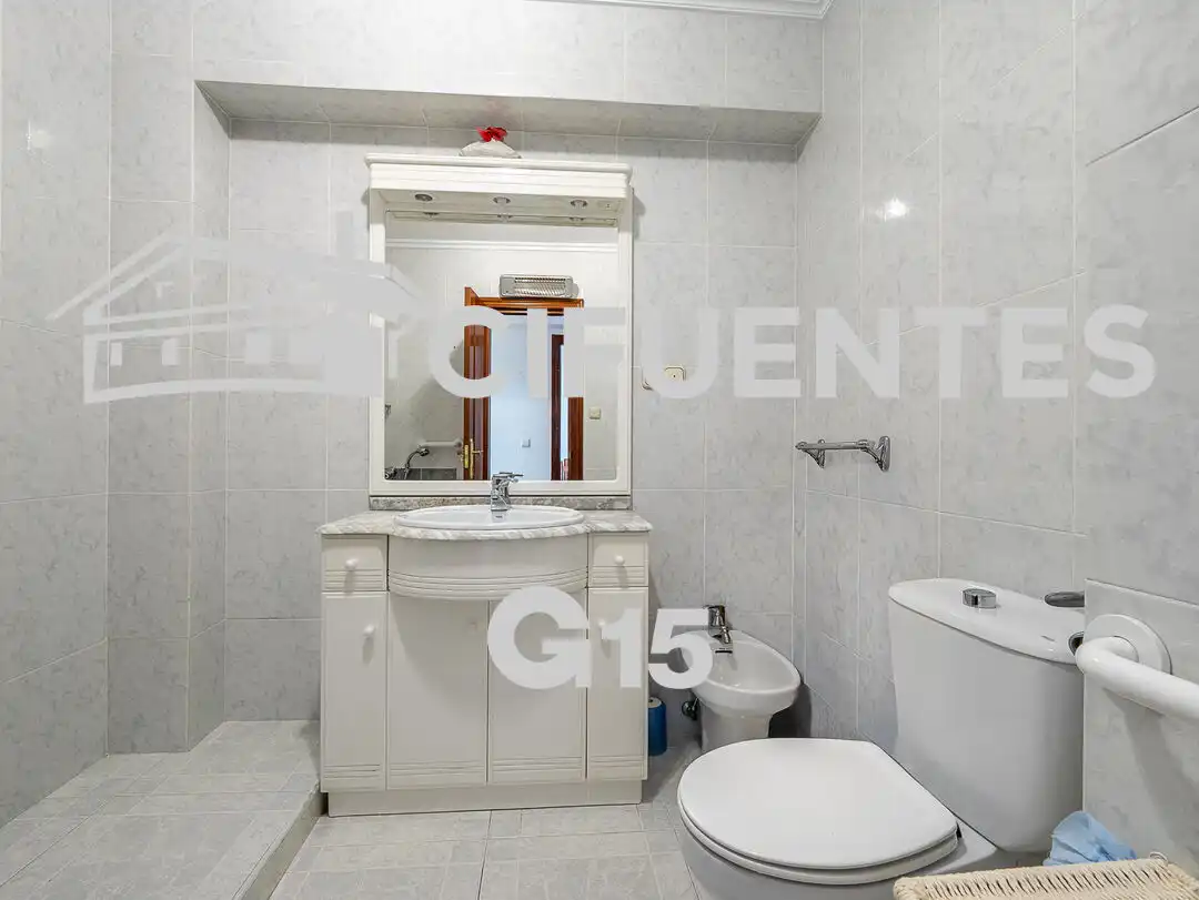 Badezimmer von Wohnung zum Verkauf in Usurbil mit Terrasse, Abstellraum und Balkon