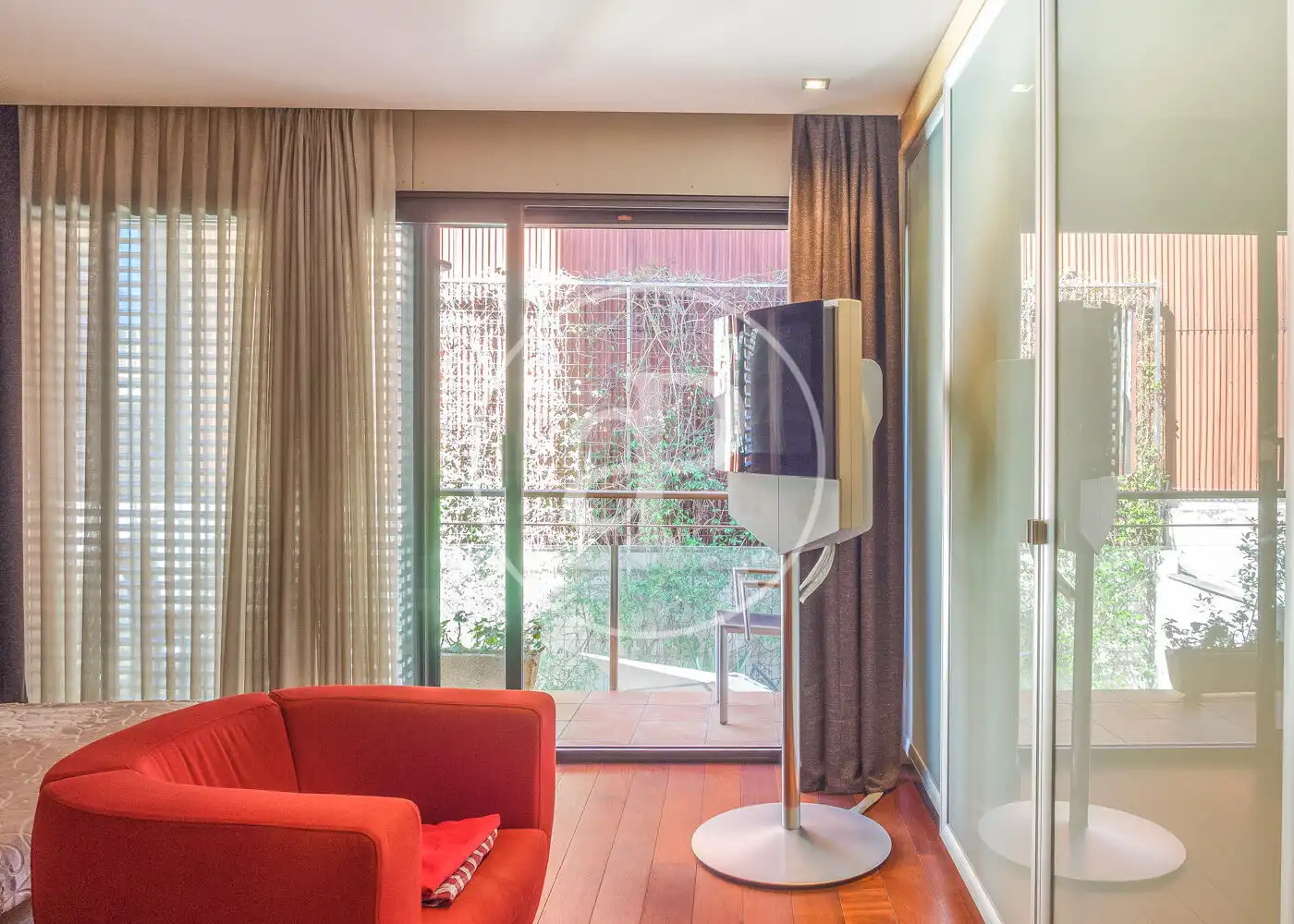 Sala de estar de Casa adosada en venta en Barcelona con Aire acondicionado, Calefacción y Jardín privado