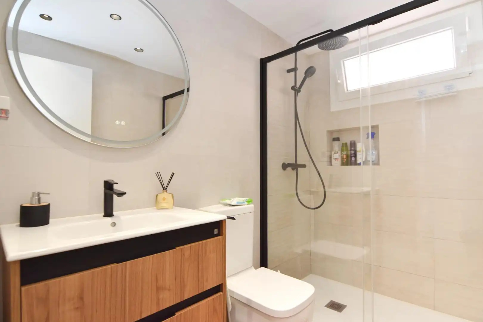 Bathroom of Houses for sale in Casarrubios del Monte  with Air Conditioner, Heating and Private garden
