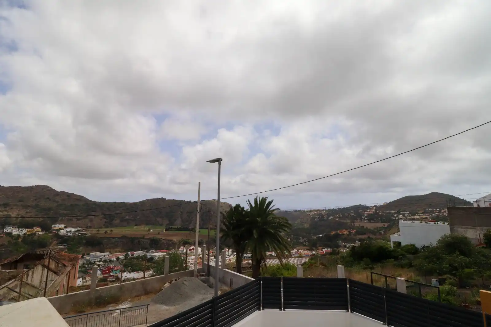 Vista exterior de Casa o xalet en venda en Las Palmas de Gran Canaria amb Jardí privat, Terrassa i Traster