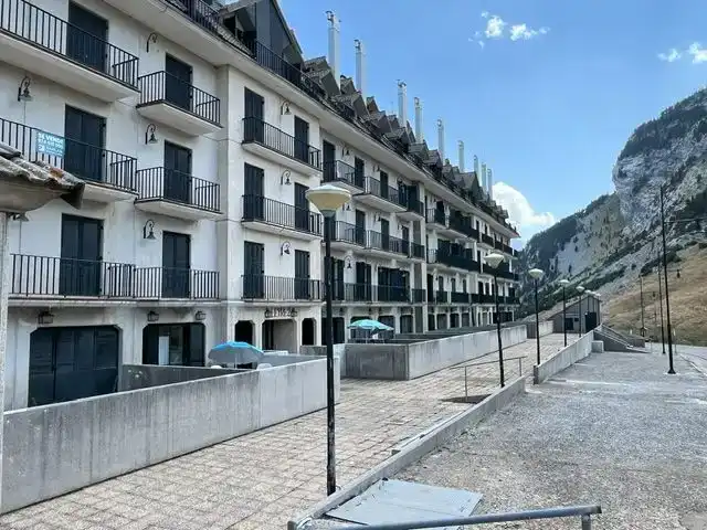 Vista exterior de Apartament de lloguer en Aisa amb Parquet, Traster i Moblat