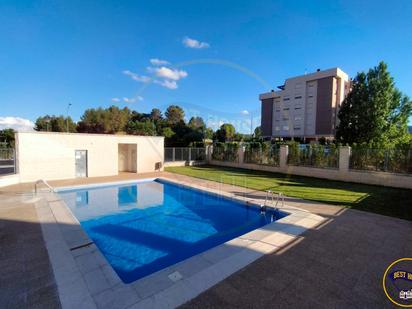 Piscina de Pis en venda en Cuenca Capital amb Terrassa