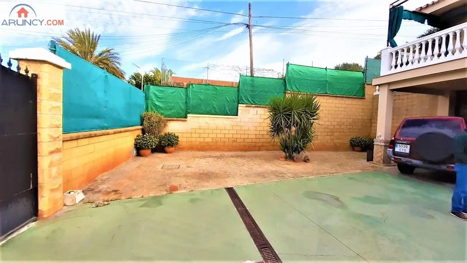 Vista exterior de Casa o xalet en venda en Alcalá de Guadaira amb Aire condicionat, Calefacció i Jardí privat