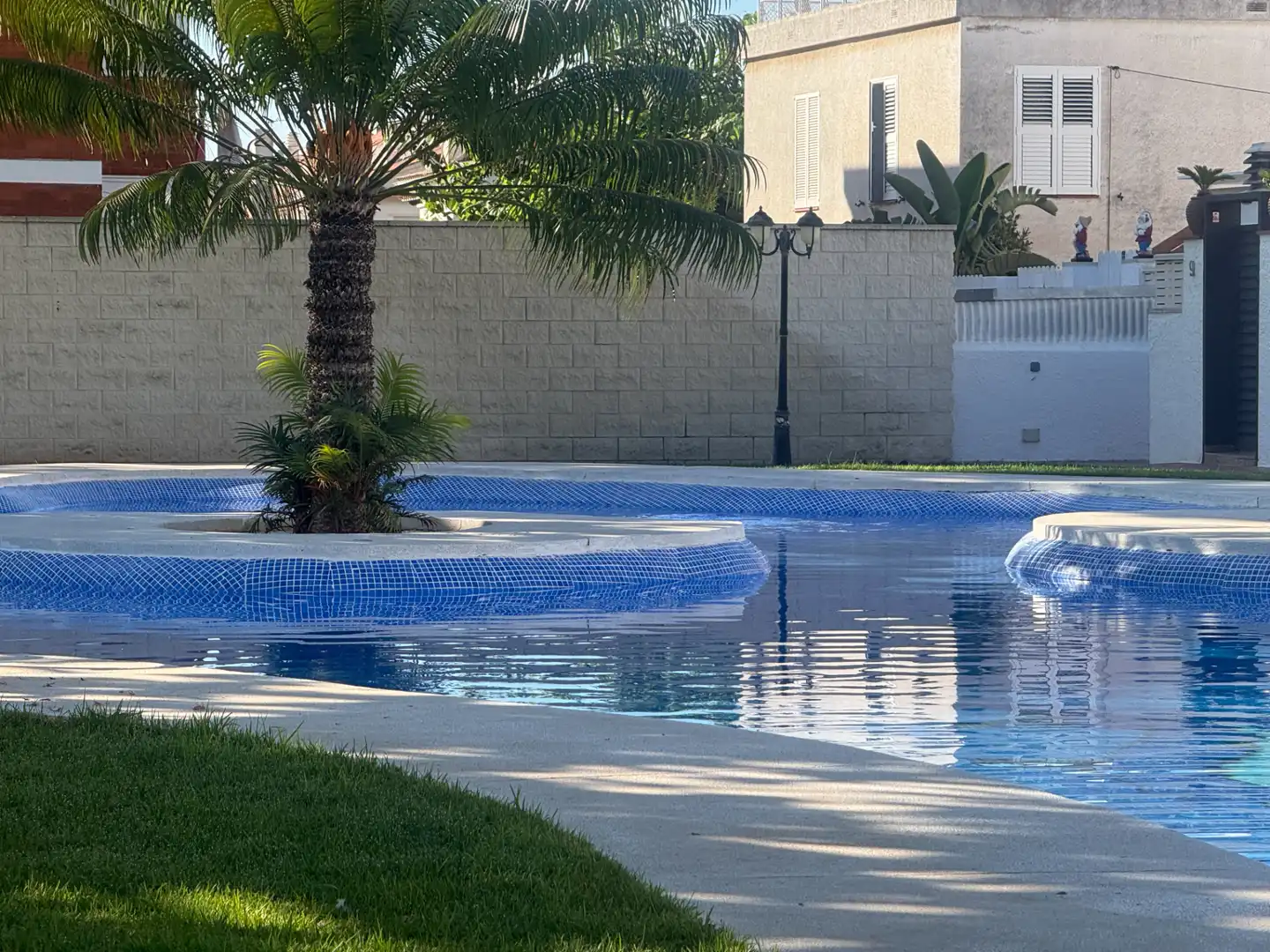 Schwimmbecken von Einfamilien-Reihenhaus zum Verkauf in Creixell mit Klimaanlage, Heizung und Terrasse