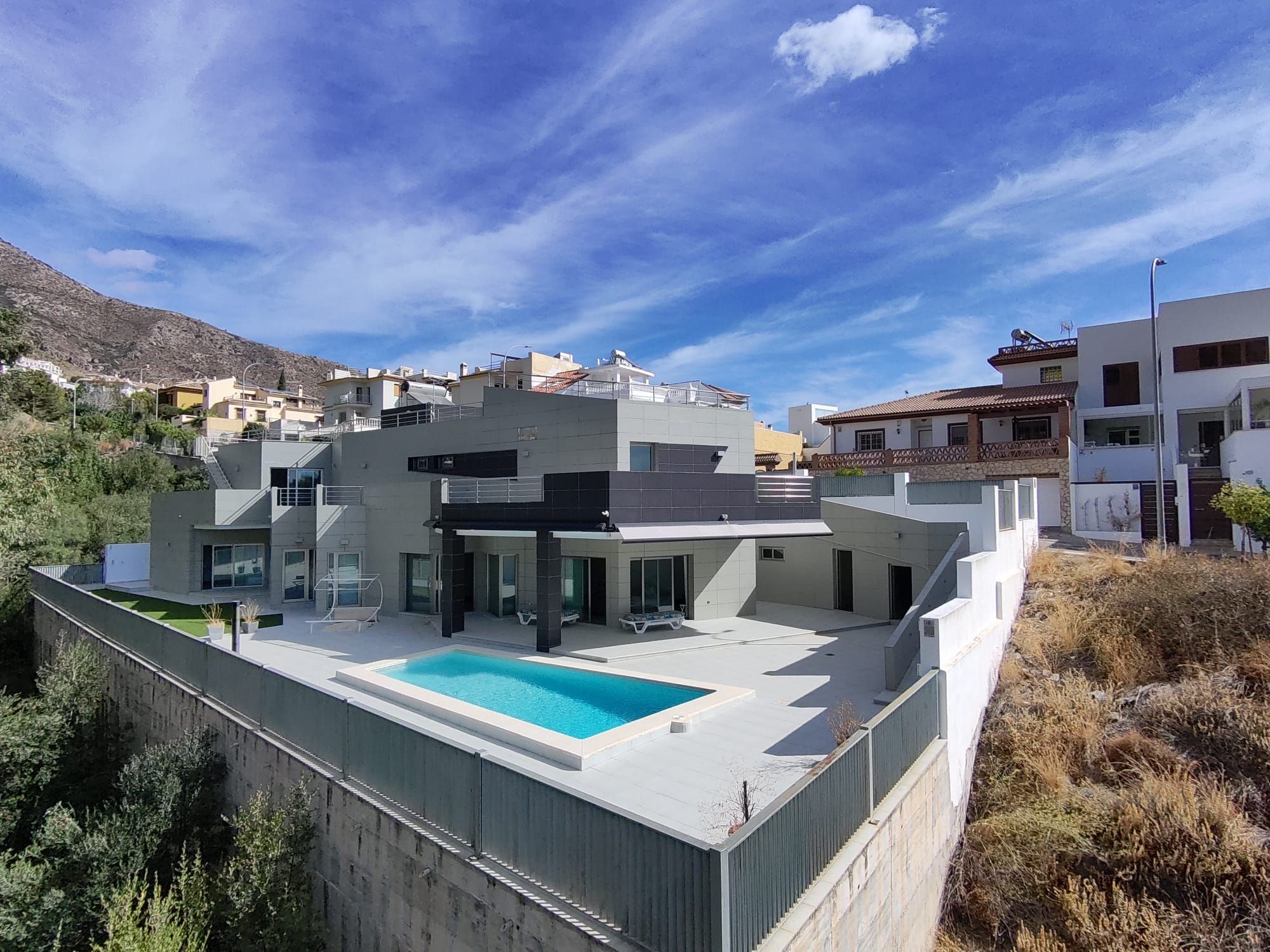 Vista exterior de Casa o xalet en venda en Benalmádena amb Terrassa i Balcó