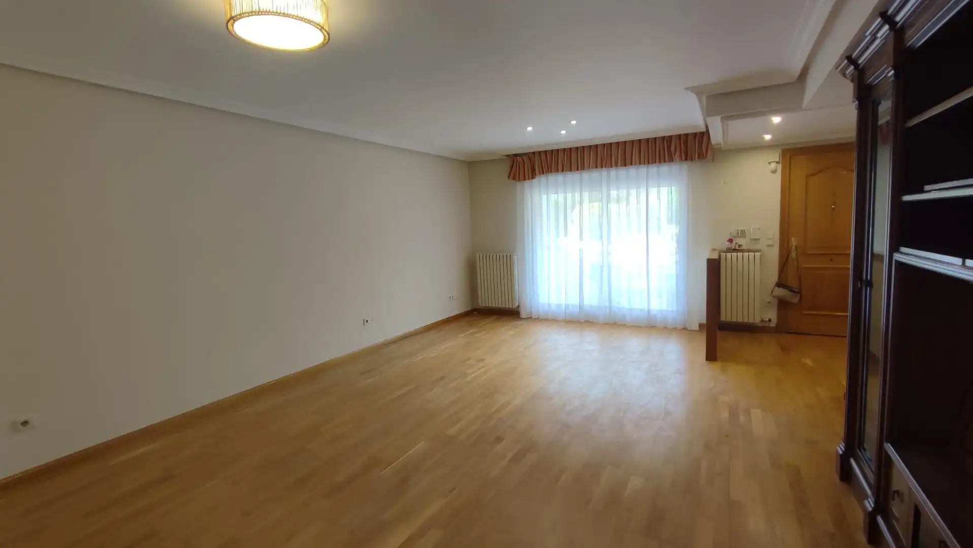 Sala de estar de Casa adosada de alquiler en Zaragoza con Aire acondicionado, Calefacción y Jardín privado