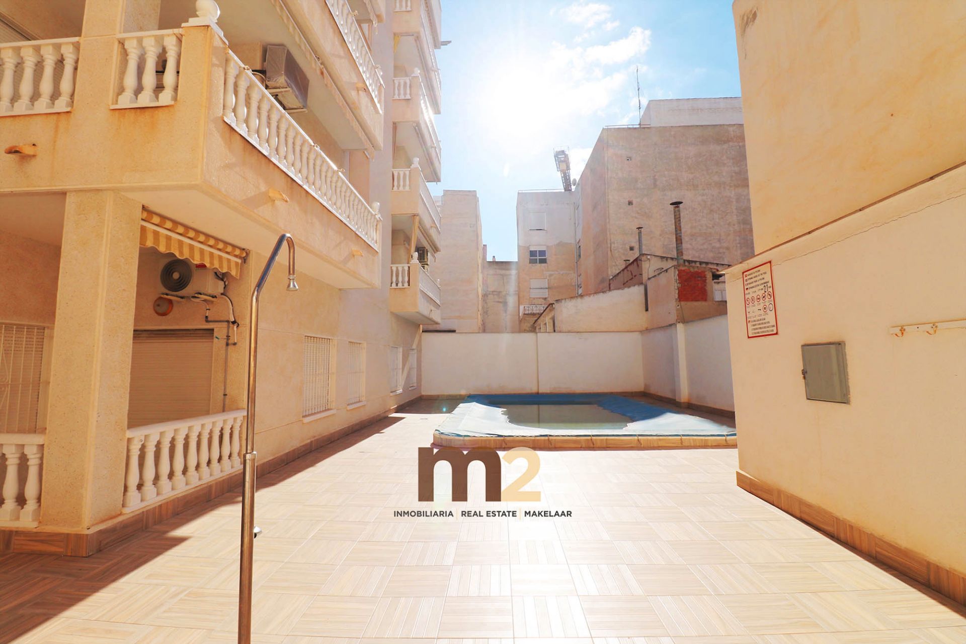 Vista exterior de Pis en venda en Guardamar del Segura amb Aire condicionat, Terrassa i Moblat