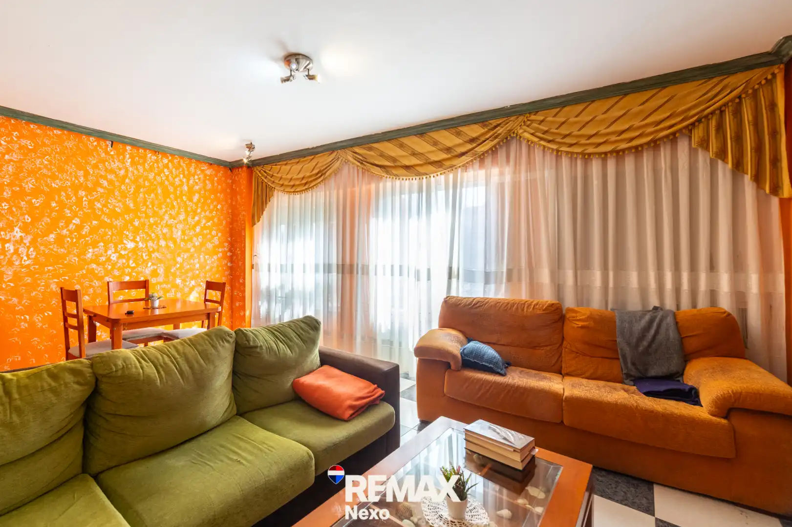 Living room of Flat for sale in Benavente  with Heating, Parquet flooring and Furnished