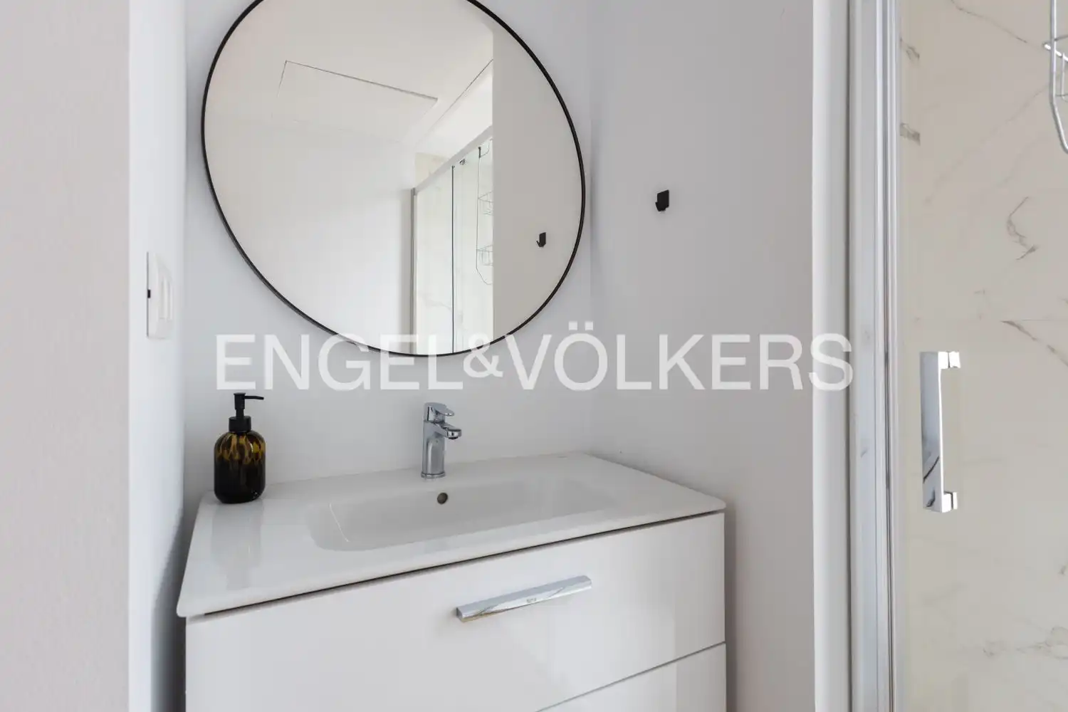 Baño de Piso de alquiler en Valencia con Aire acondicionado, Calefacción y Jardín privado