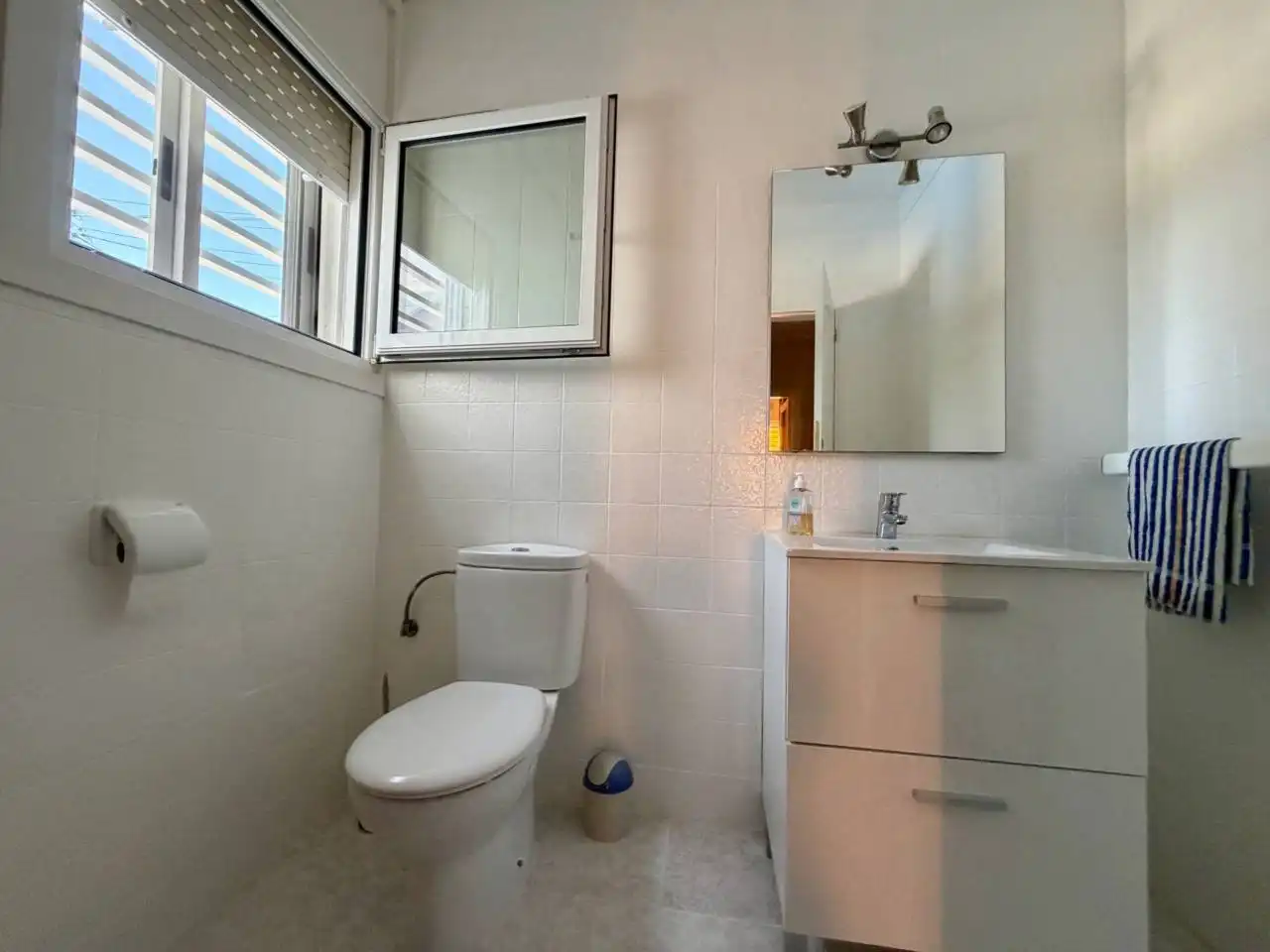 Bany de Casa o xalet en venda en Mont-roig del Camp amb Aire condicionat, Calefacció i Jardí privat