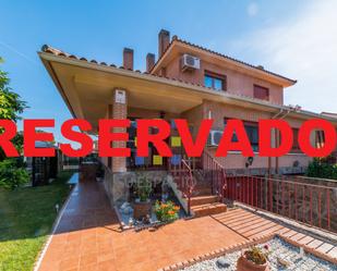 Exterior view of House or chalet for sale in Serranillos del Valle  with Air Conditioner and Swimming Pool