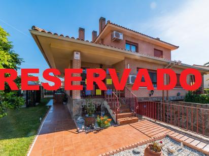 Exterior view of House or chalet for sale in Serranillos del Valle  with Air Conditioner and Swimming Pool