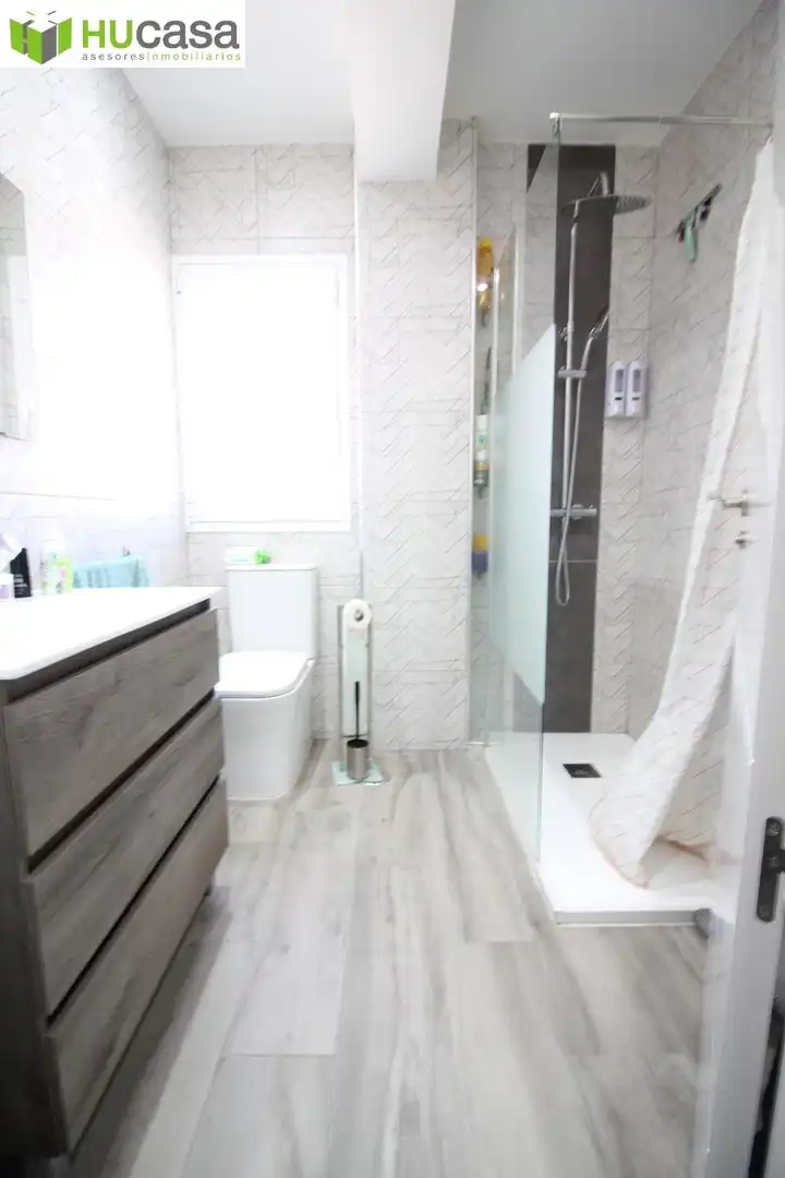 Baño de Piso de alquiler en Toledo con Aire acondicionado, Calefacción y Terraza