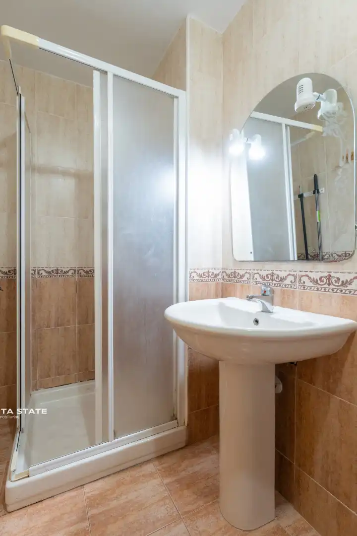 Baño de Piso en venta en Roquetas de Mar con Aire acondicionado, Amueblado y Balcón