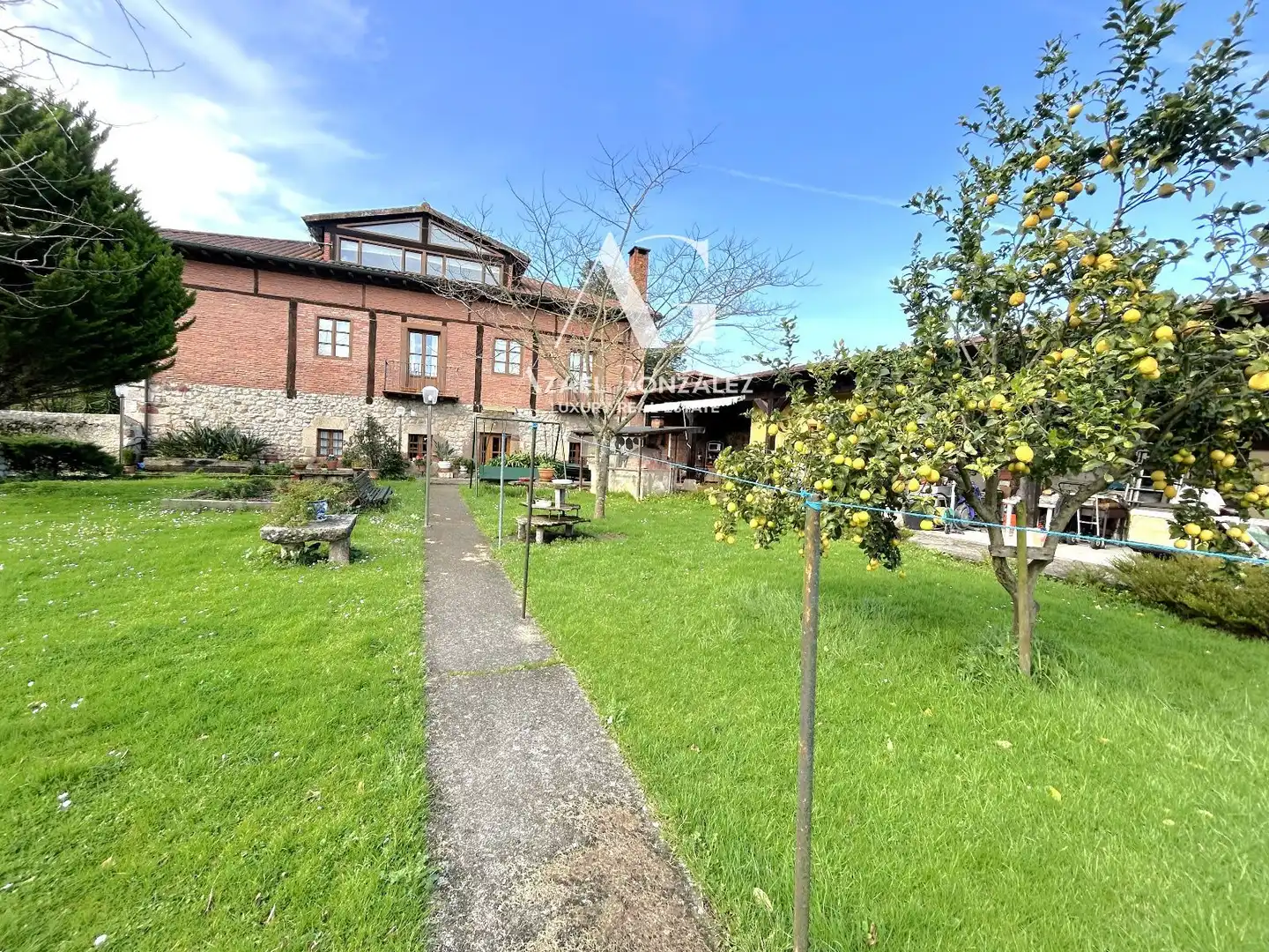 Vista exterior de Casa o chalet en venta en Camargo con Calefacción, Terraza y Amueblado