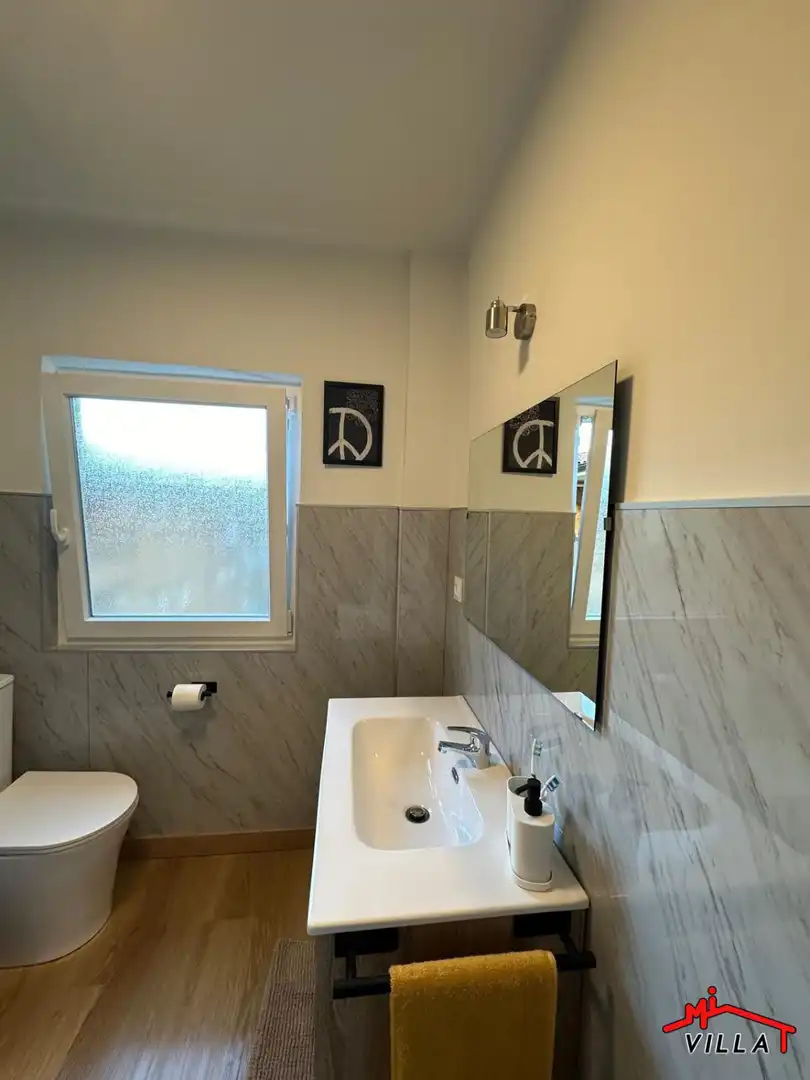 Badezimmer von Wohnung zum Verkauf in Laredo mit Heizung und Parkett