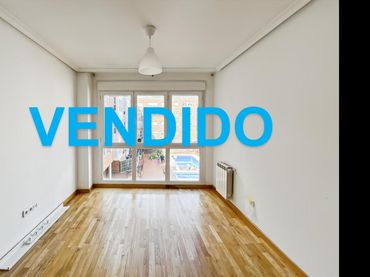 Pis amb piscina en venda a Calle de la Solana