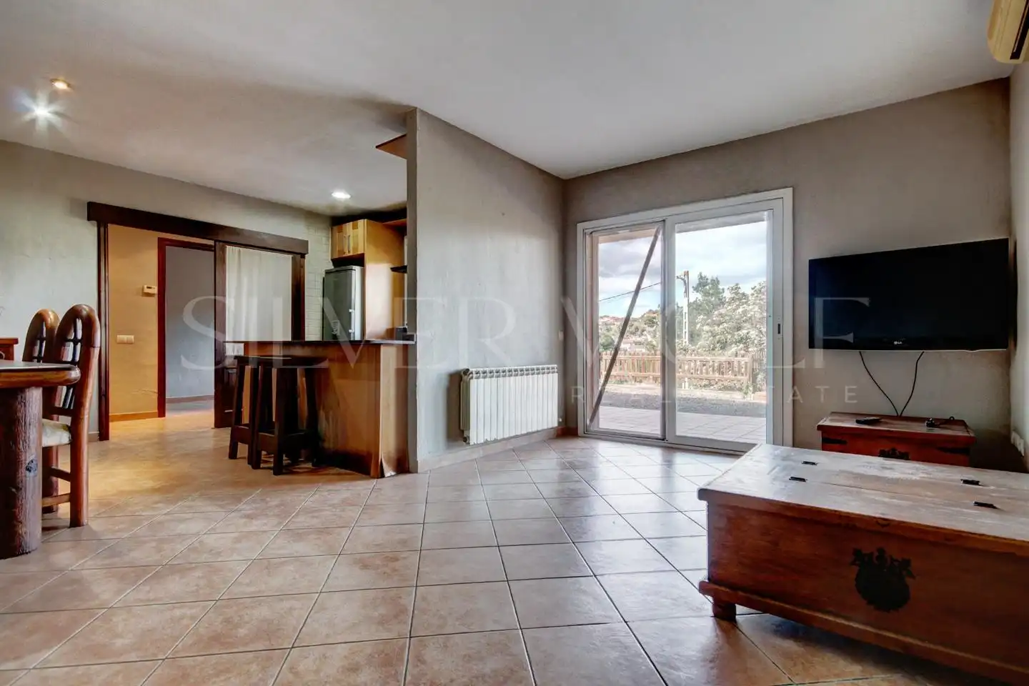 Sala d'estar de Casa o xalet en venda en Cubelles amb Calefacció, Jardí privat i Terrassa