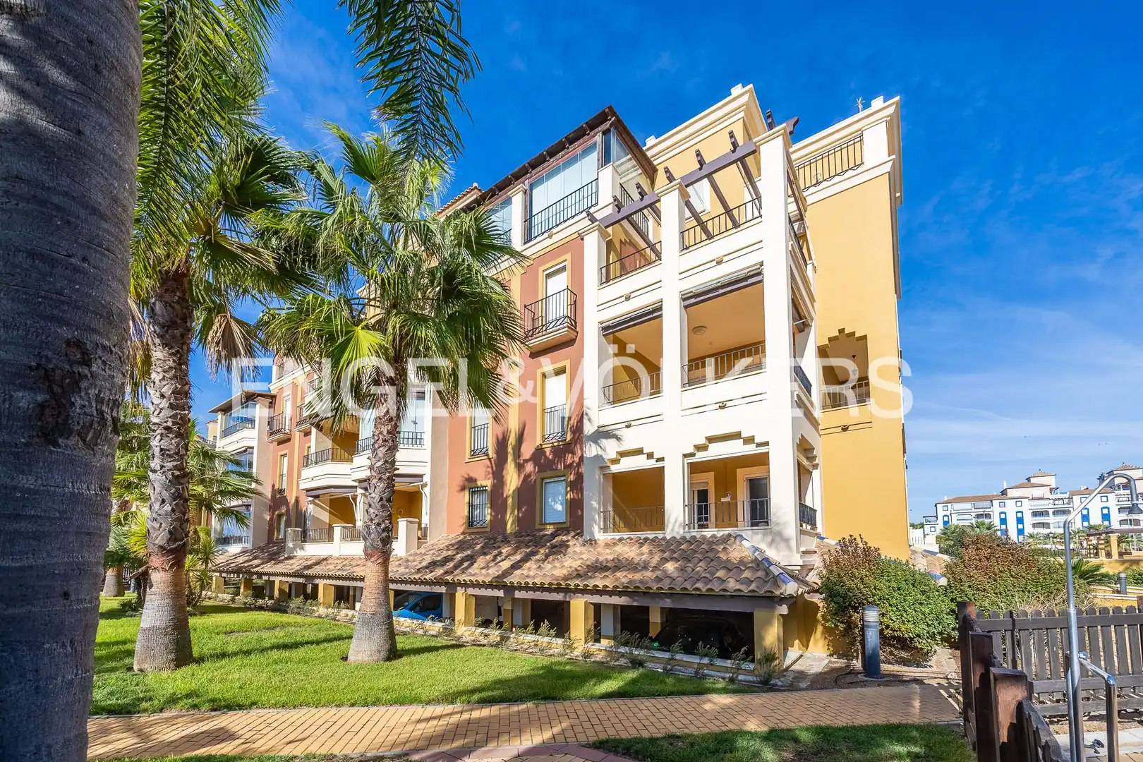 Vista exterior de Ático en venta en Ayamonte con Aire acondicionado, Calefacción y Jardín privado