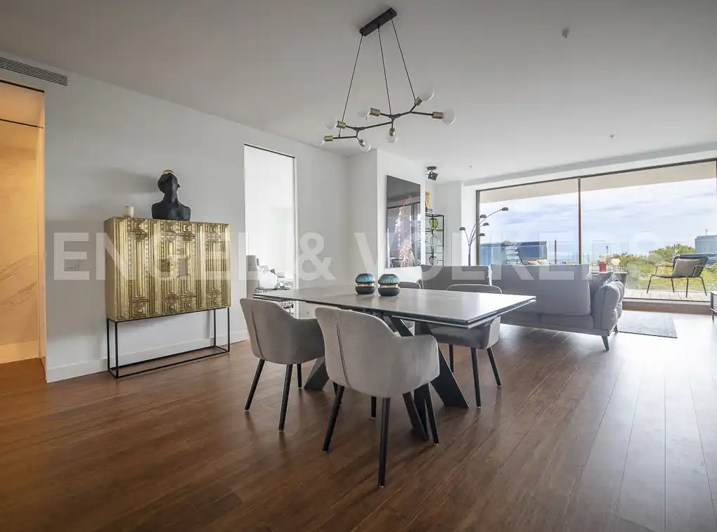 Comedor de Piso de alquiler en Barcelona con Aire acondicionado, Calefacción y Piscina