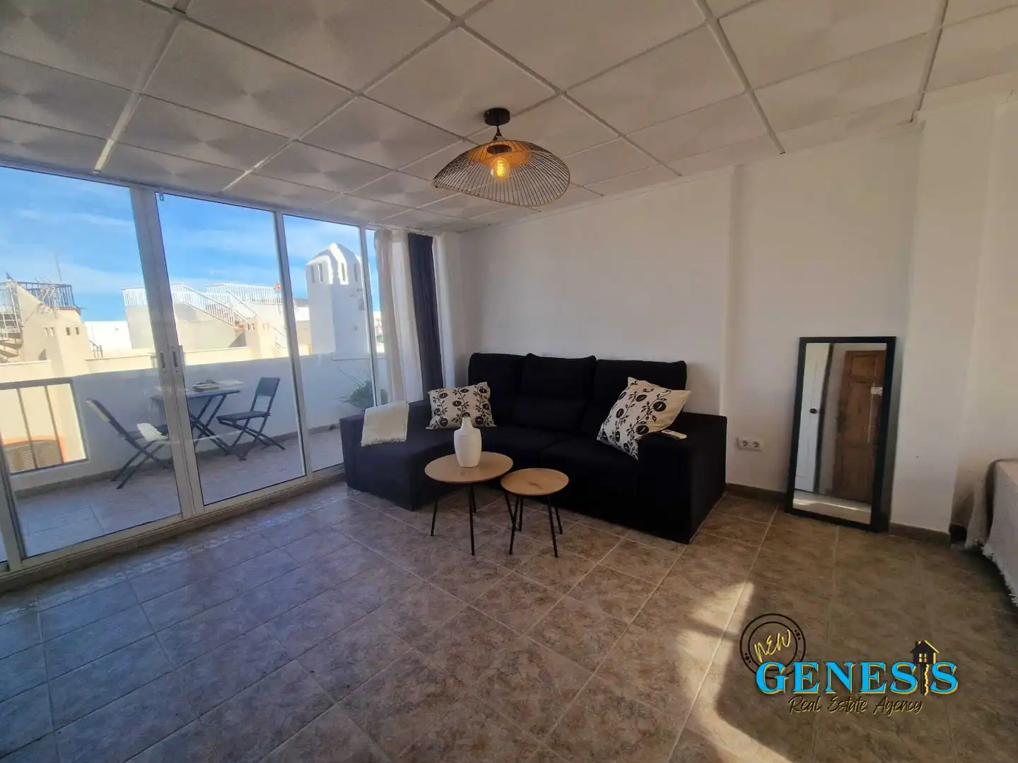 Sala d'estar de Casa adosada en venda en Torrevieja amb Aire condicionat, Terrassa i Traster