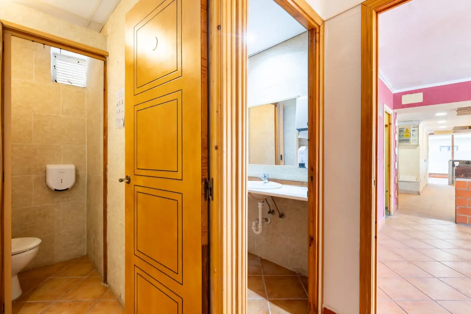 Badezimmer von Geschaftsraum zur Miete in Calvià mit Klimaanlage und Terrasse