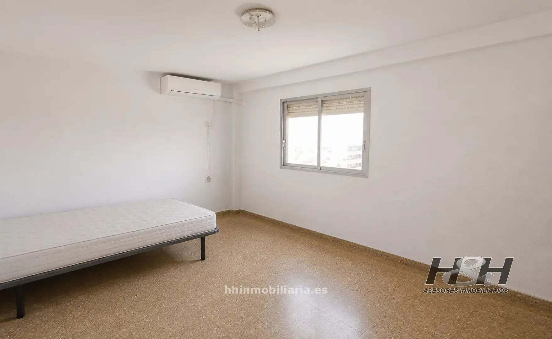 Habitación de Piso en venta en Burjassot con Aire acondicionado y Balcón
