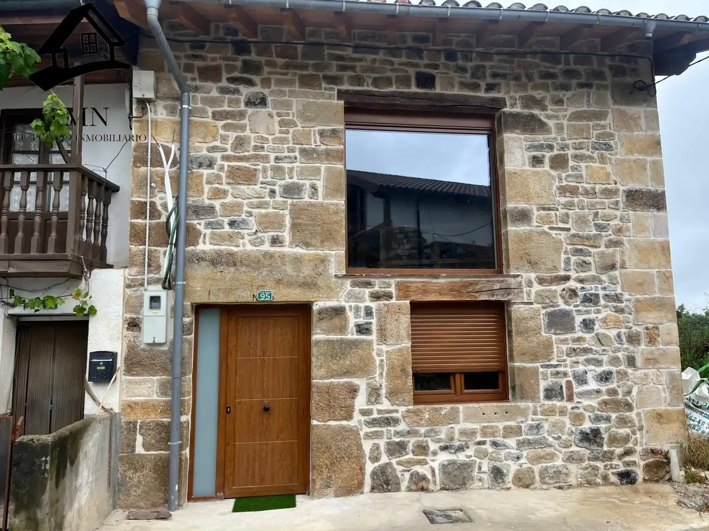 Vista exterior de Finca rústica en venda en Villacarriedo amb Jardí privat