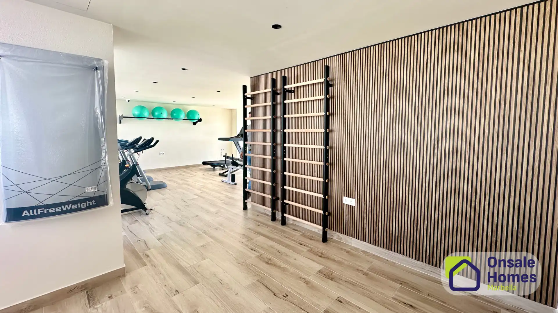 Dachboden zur Miete in Marbella mit Klimaanlage, Terrasse und Abstellraum