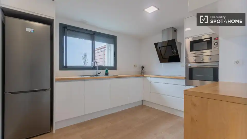 Kitchen of Apartments for share in Valencia  with Air Conditioner, Terrace and Furnished
