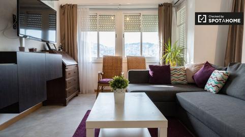 Foto 4 de Apartament per a compartir a El Turó de la Peira, Barcelona