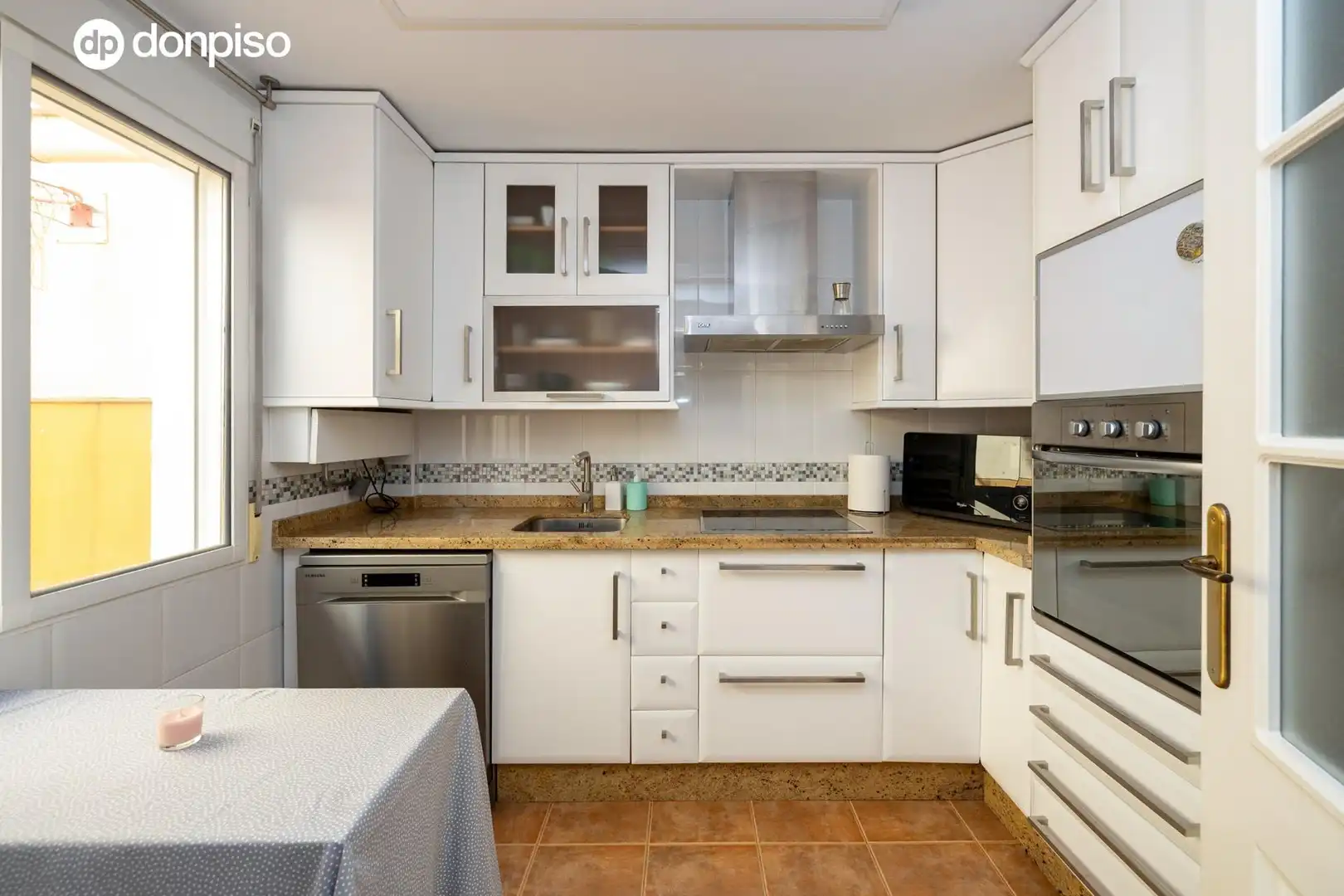 Casa aparellada amb terrassa en venda a MARIA PINET 10, imagen 17
