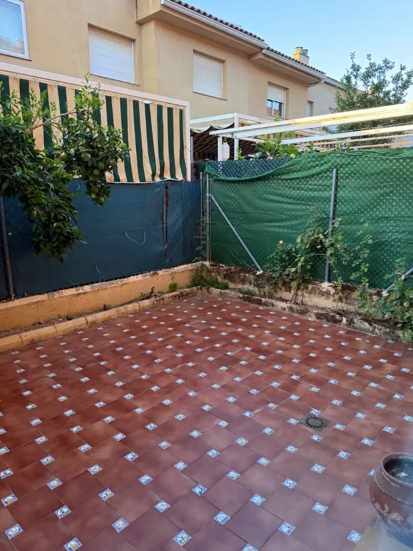Casa adosada en venta en Calle Castillo de Rena, Avenida Elvas