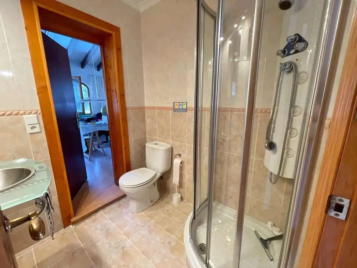 Badezimmer von Country house zum Verkauf in Mascarat