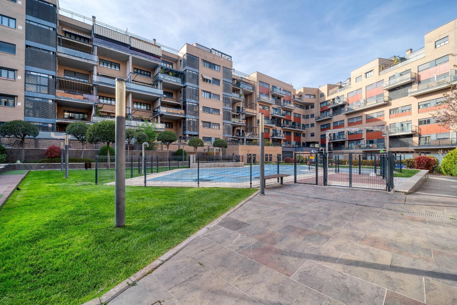 Exterior view of Duplex for sale in Getafe  with Air Conditioner, Heating and Private garden