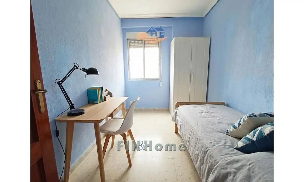 Bedroom of Flat for sale in Sevilla  with Air Conditioner, Heating and Terrace