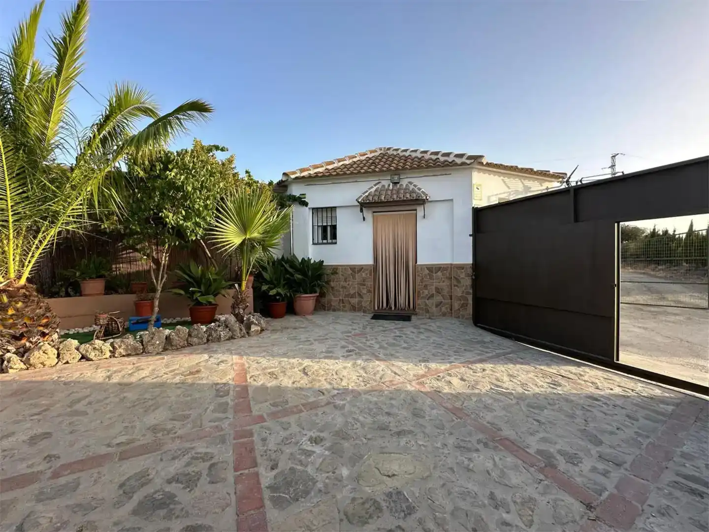 Vista exterior de Casa o xalet de lloguer en Colmenar amb Jardí privat, Moblat i Forn