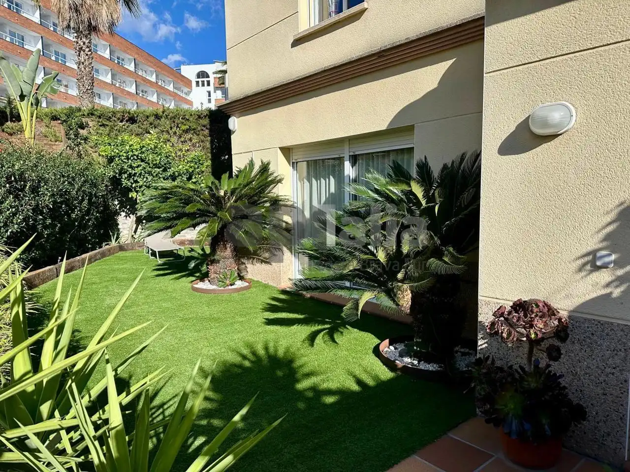 Adossat amb piscina en venda a Fenals, imagen 2