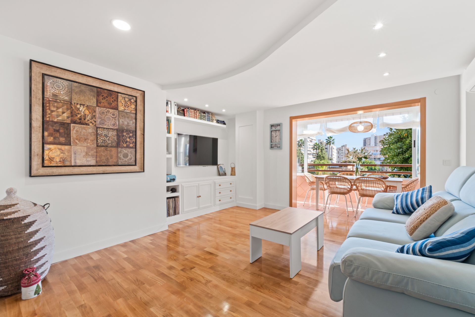 Living room of Flat for sale in Alicante / Alacant  with Air Conditioner, Heating and Parquet flooring