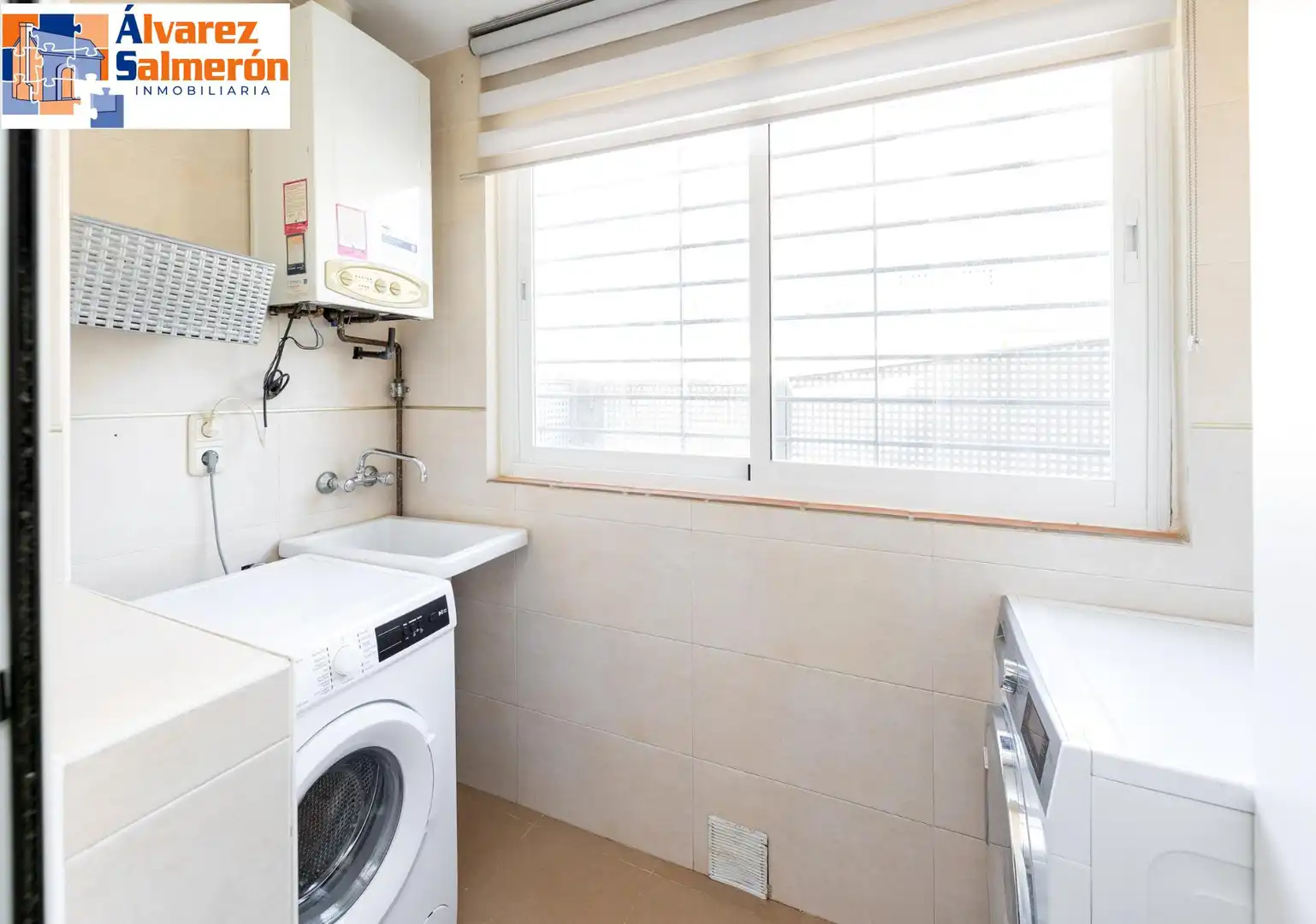 Bathroom of Detached homes for sale in Granada  with Air Conditioner, Heating and Community pool