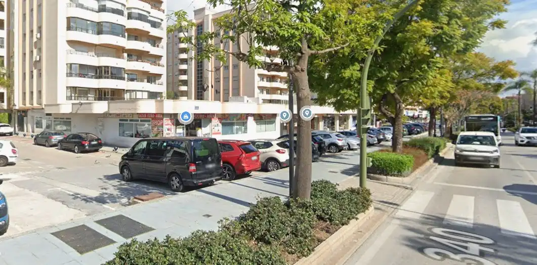 Parking de Local en venta en Marbella con Aire acondicionado, Parquet y Alarma