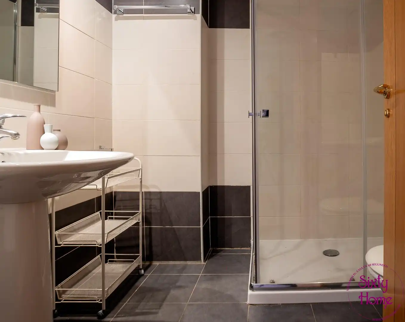 Bathroom of Flat for sale in Zaragoza  with Heating, Parquet flooring and Furnished