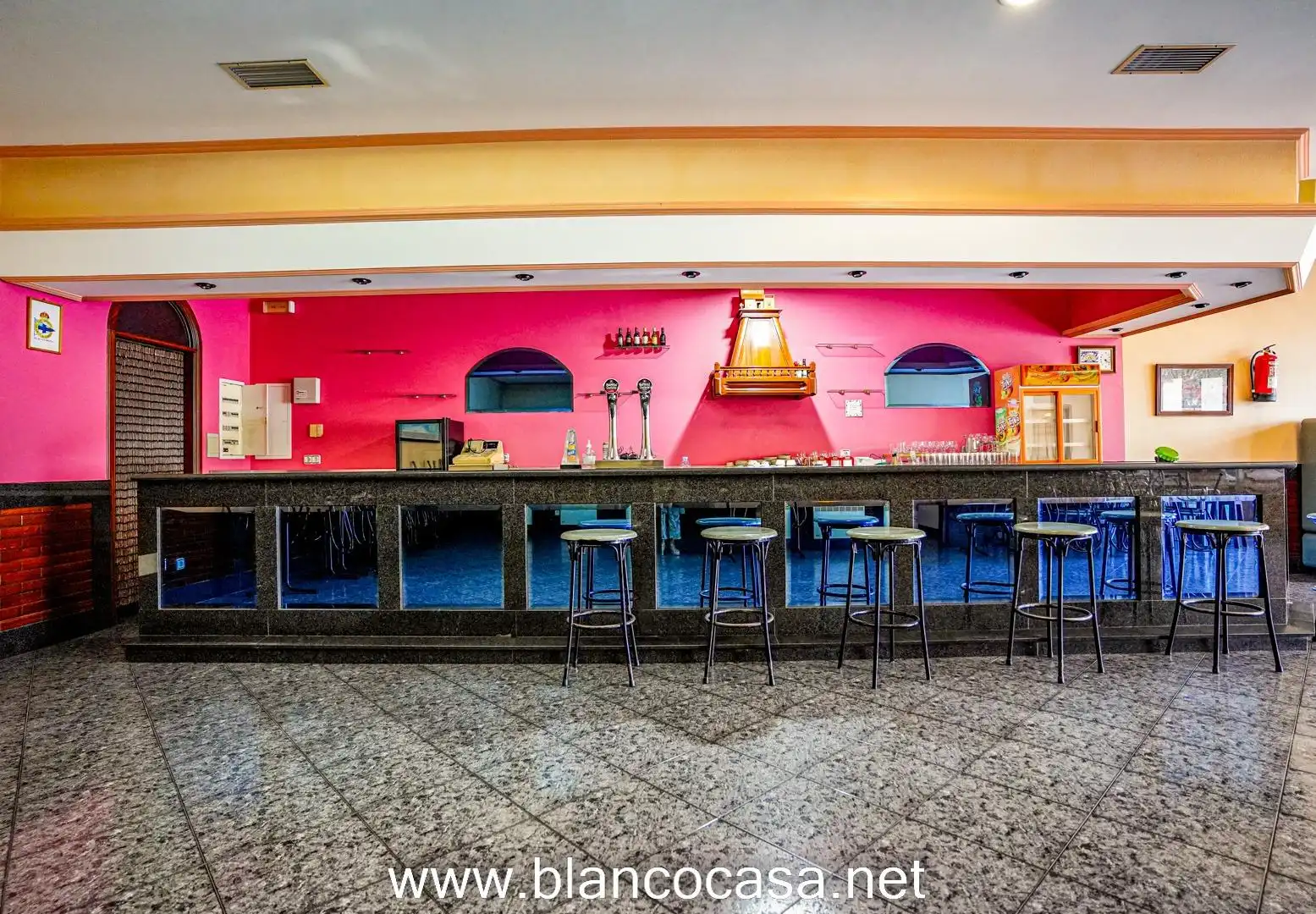 Commercial properties for rent in A Laracha    with Furnished