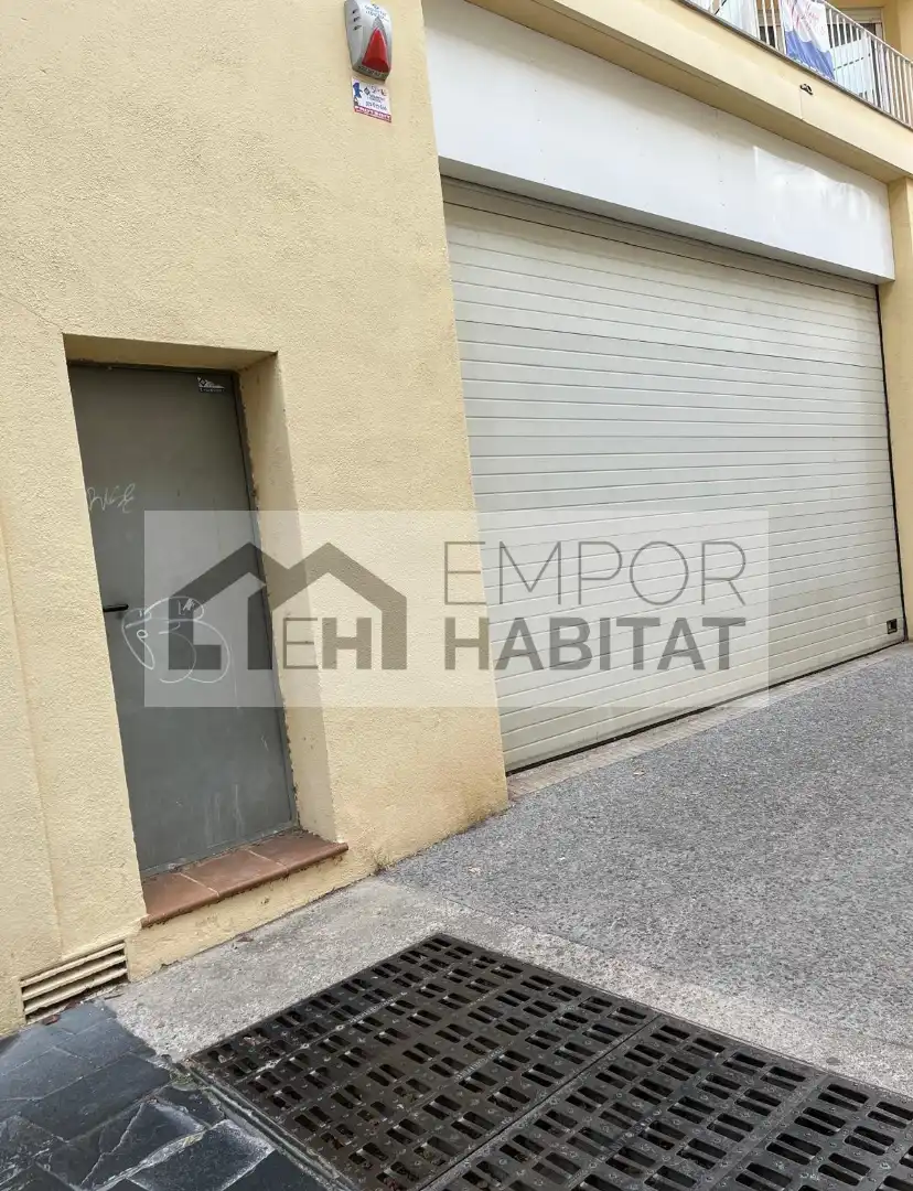Aparcament de Nau industrial en venda en Llançà